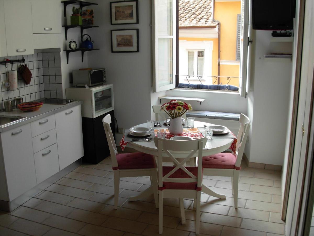 Monti'S Holiday Apartment Roma Exterior foto